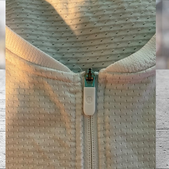 ** 🍋 Lululemon White 1/2 Zipper Laser cut Holes Pullover - Picture 3 of 8
